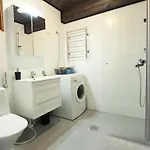 Kuruhovi A By Interhome * Рука
